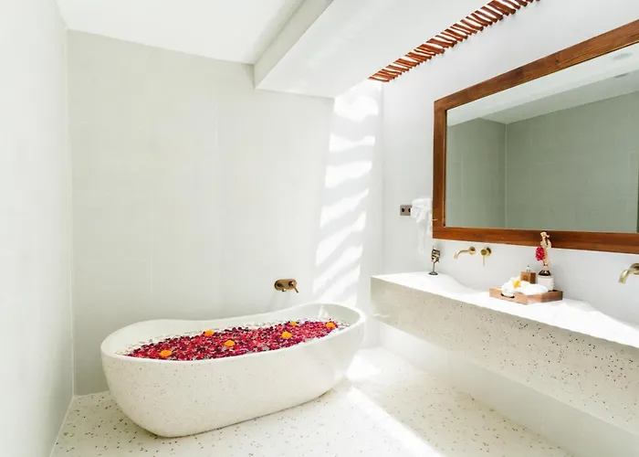 Luxury Noah - Walkable To Shopping Mall & Waterbom Bali Villa Kuta (Bali)
